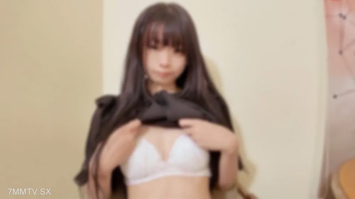 fc2-ppv-4761757-990點至10月7日-第一次拍攝專門研究19種美容產品。她身材嬌小的身體在鏡頭前害羞，但她很高興地抽搐